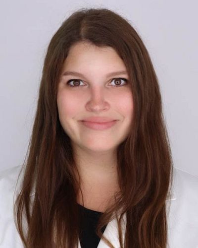 headshot of April Geertgens