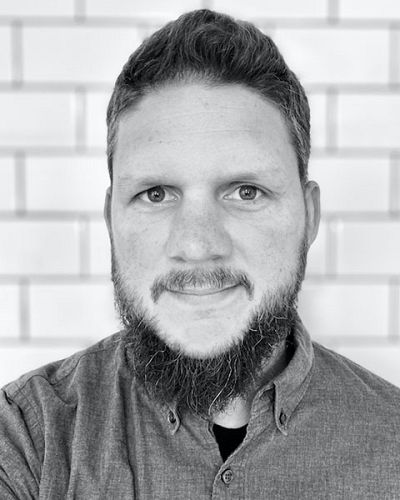headshot of Carl Gelderloos