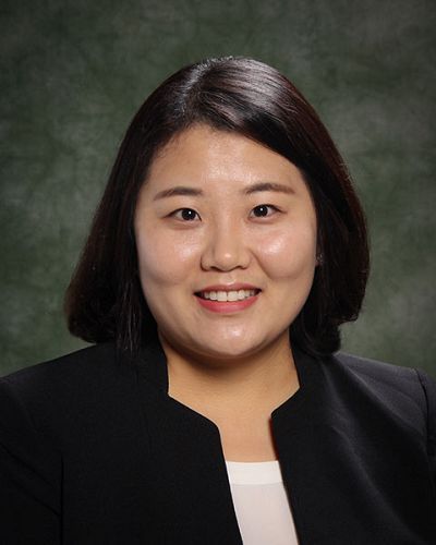 headshot of Dalhee Yoon