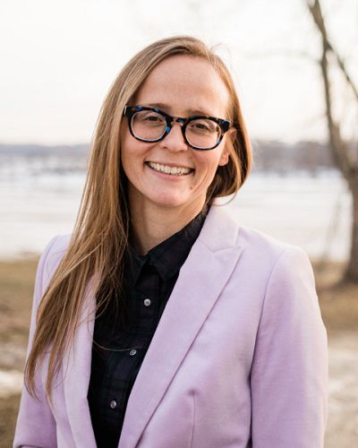 headshot of Hilary Izatt