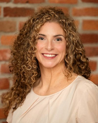 headshot of Jennifer McGrath
