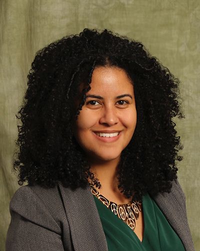 headshot of Juliana Góes