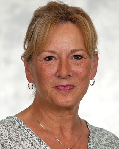 headshot of Laura Lipke