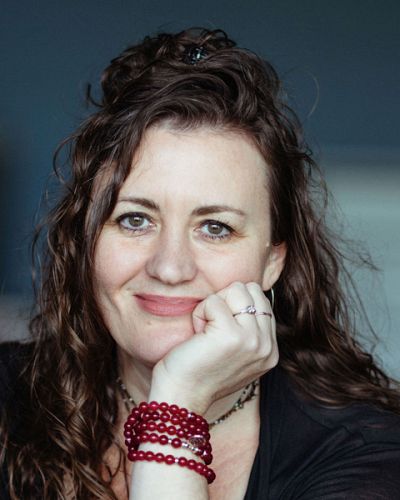 headshot of Lisa Rothe