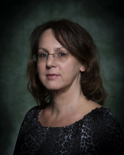headshot of Lisa Savage