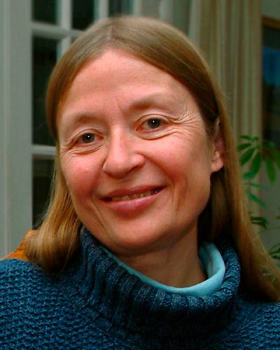 headshot of Elizabeth Tucker