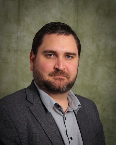 headshot of Matthew  Hollis
