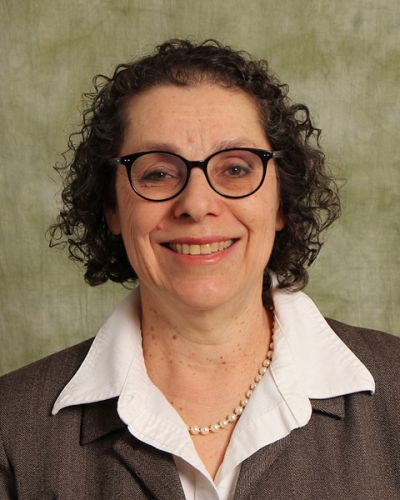 headshot of Olivia Holmes