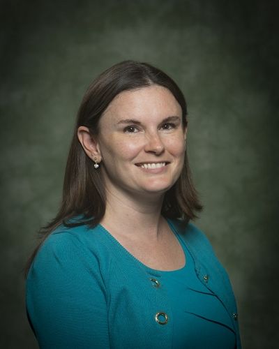 headshot of Robyn Cope