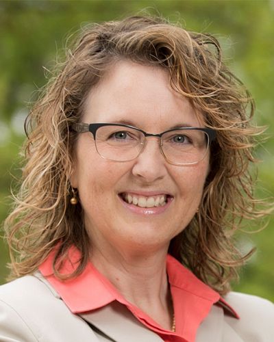 headshot of Shelley Dionne