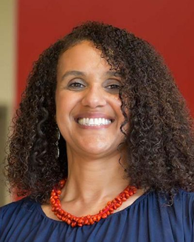 headshot of Shelley Dugas-Thomas