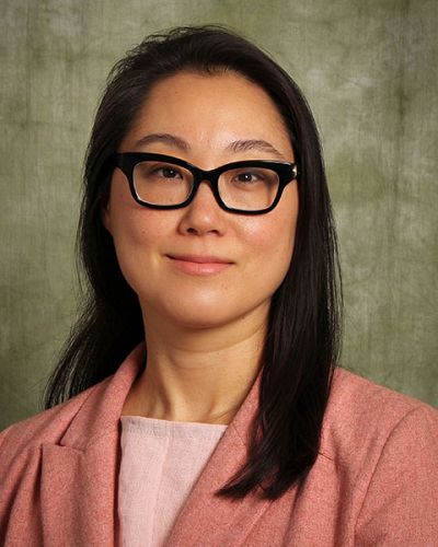 headshot of Suzy Lee