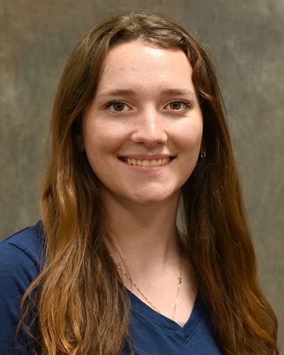 headshot of Shayna Winters