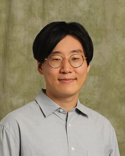 headshot of Tae Young Lee