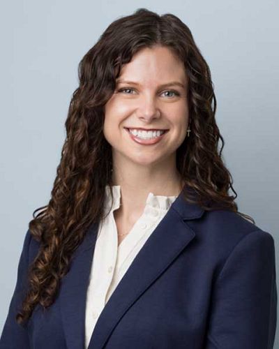 headshot of Tara Regan