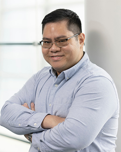headshot of Thi Tran