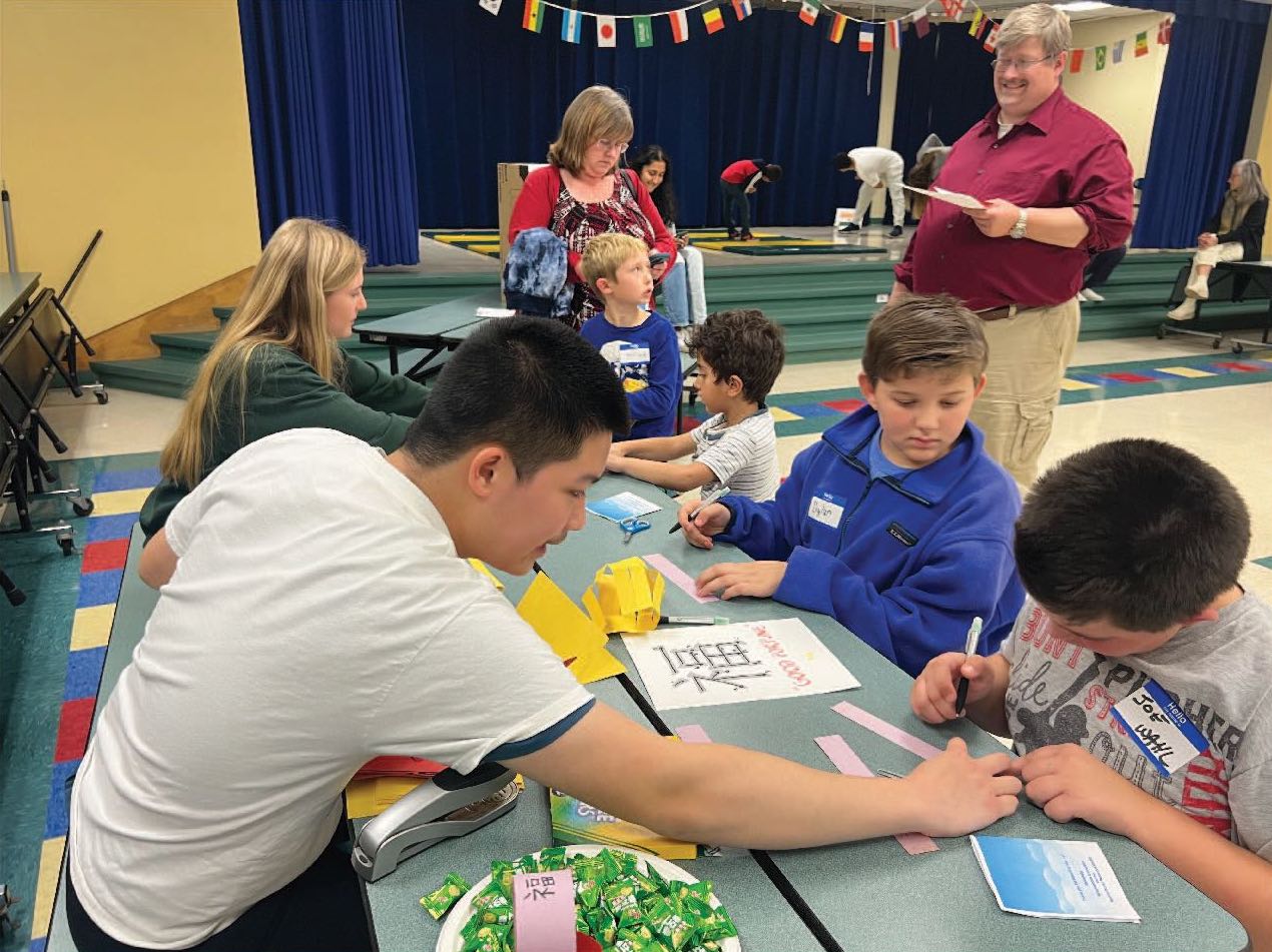 ELP member works with elementary school student photo