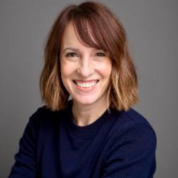 Headshot of Stacy Robitaille