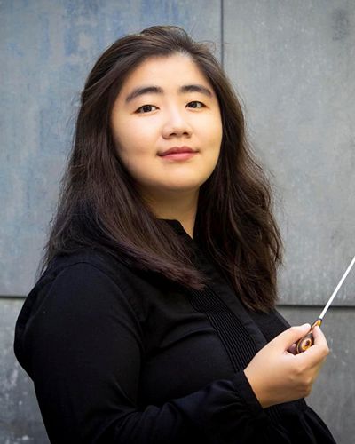 headshot of Jingqi Zhu