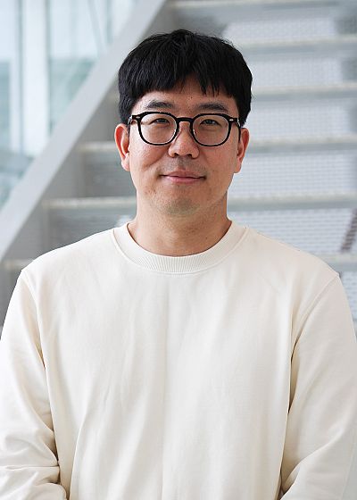 headshot of Sung Hun Bae