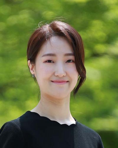 headshot of Yeunkyung Cho