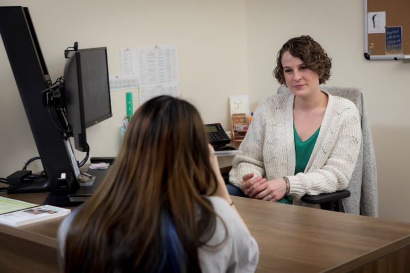 A student talks to a listening counselor