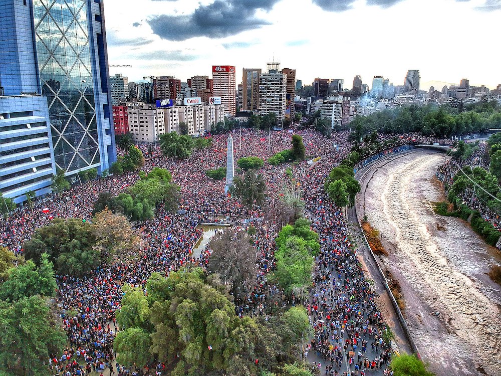 View of the protests as seen in Plaza Baquedano in 2019.