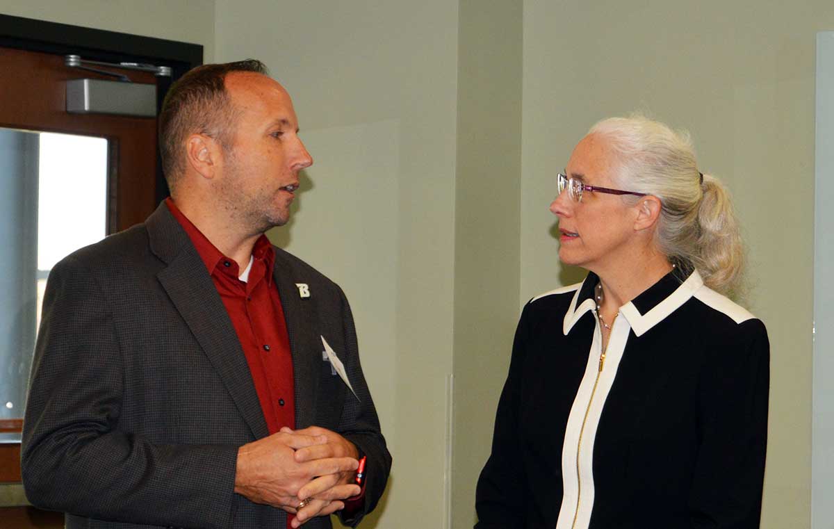 Tim Leonard ’00, MS ’13, graduate program clinical site coordinator at Binghamton University's Decker School of Nursing, helped coordinate the school's second preceptor appreciation event, which featured Amelie Hollier (right), an expert on nurse practitioner practice.