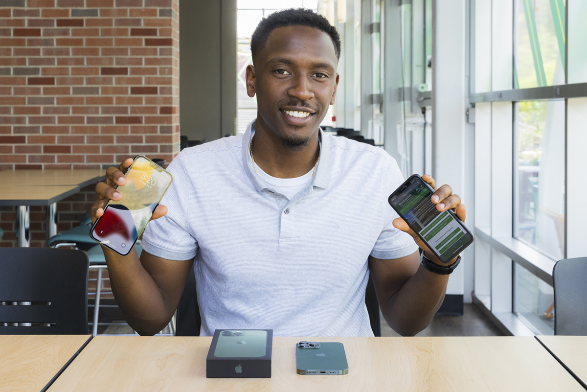 Innocent Kukulu ’22 collects discarded phones in the U.S. and redistributes them to recipients in his native Democratic Republic of the Congo.