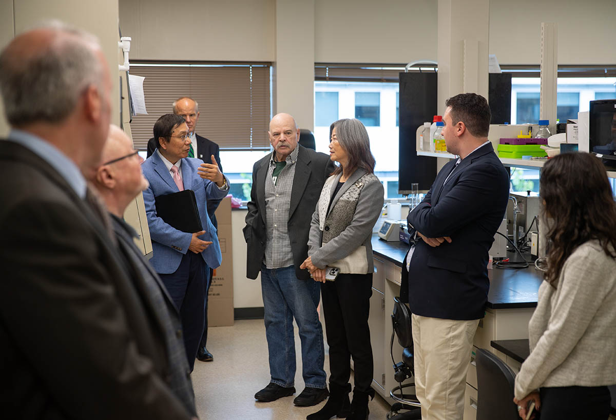 Donors Gary Kunis ’73, LHD ’02, and Connie Wong get a tour of the Douglas Hsu Research Laboratory.