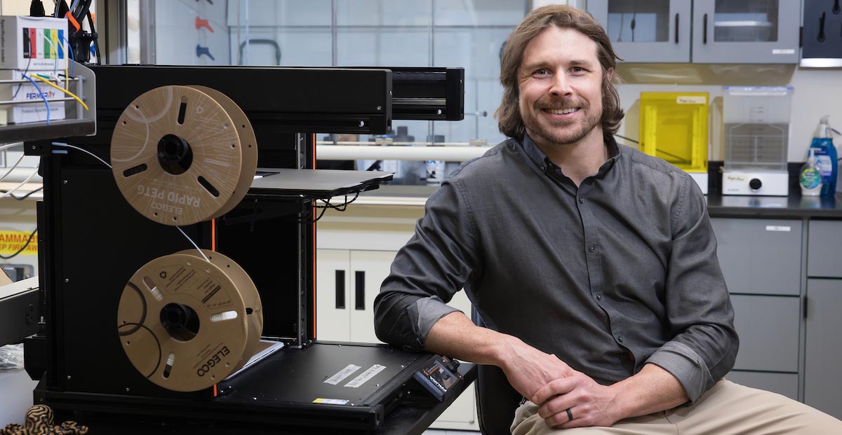 Assistant Professor Robert Wagner incorporates machine learning with both simulated and real-world experiments to analyze the behavior of polymer chains.