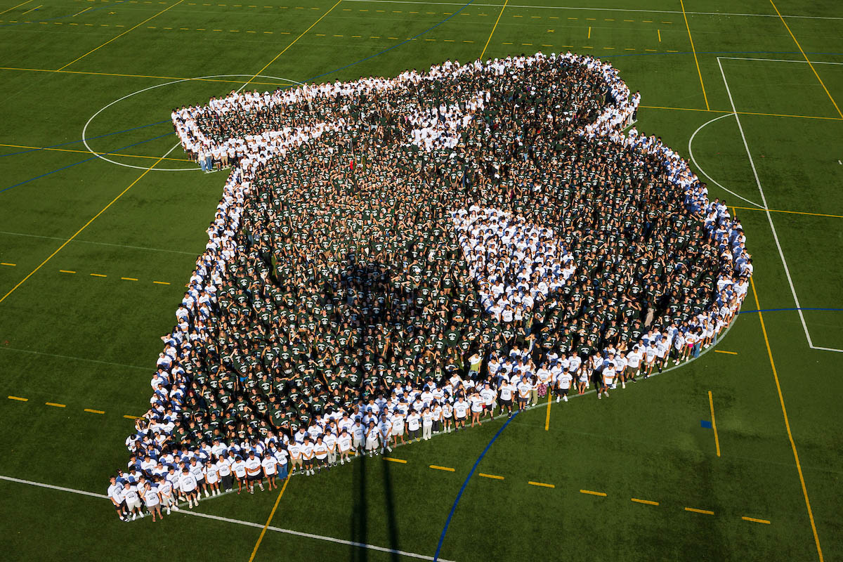 First-year students from the Class of 2030 gathered during Move-In Weekend to make the B logo.