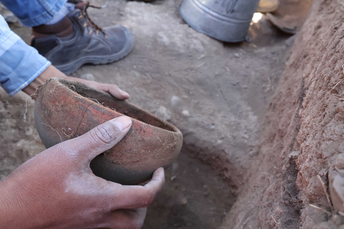 A complete ceramic vessel dating back to 1000 AD, excavated near the town of Achoma in Peru.
