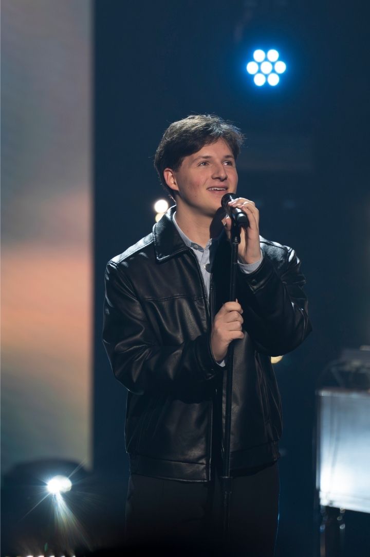 Jesse Findling is from Long Island, and is a Binghamton University junior majoring in biology with a minor in musical theatre.