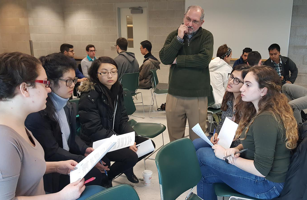 Pictured: Glenn Moss ’75 observes students during workshop