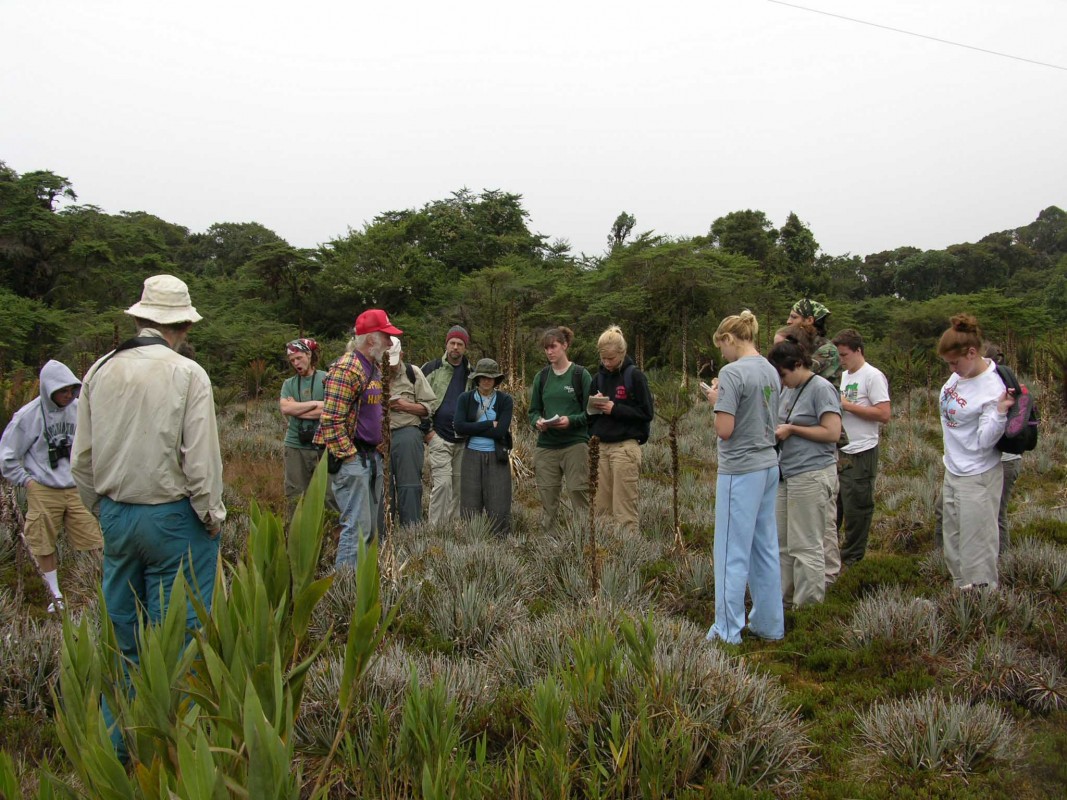 Professor Dick Andrus discusses his favorite topic -- sphagnum moss -- with students in Costa Rica.
