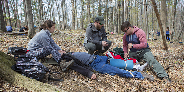 Instructor Kevin Hastings, center, works with students during a Backcountry Medicine Outdoor Pursuits class.