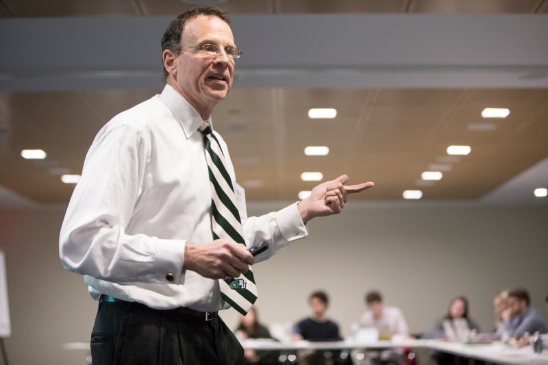 Pictured: Allen Hecht ’82 gives lecture on Ethics to students during HARP 300 Winter Session Course, “Current Issues In Legal Practice