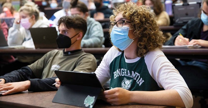 Watson College Scholar Clara Rodriguez attends a biomedical engineering class taught by Distinguished Professor Kaiming Ye.