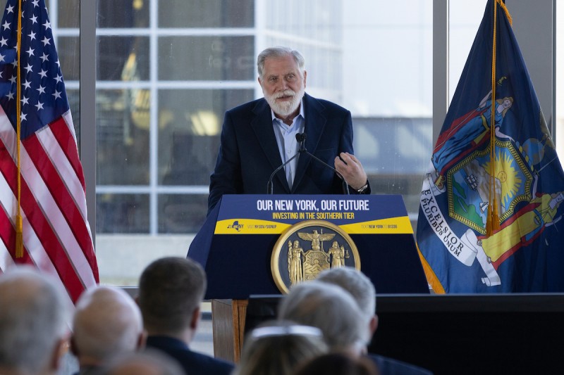 Binghamton University alumnus Thomas F. Secunda '76, MA '79 speaks at a press conference at the Innovation Technologies Complex on March 1, 2024.