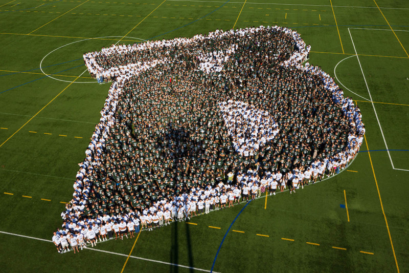 First-year students from the Class of 2030 gathered during Move-In Weekend to make the B logo.