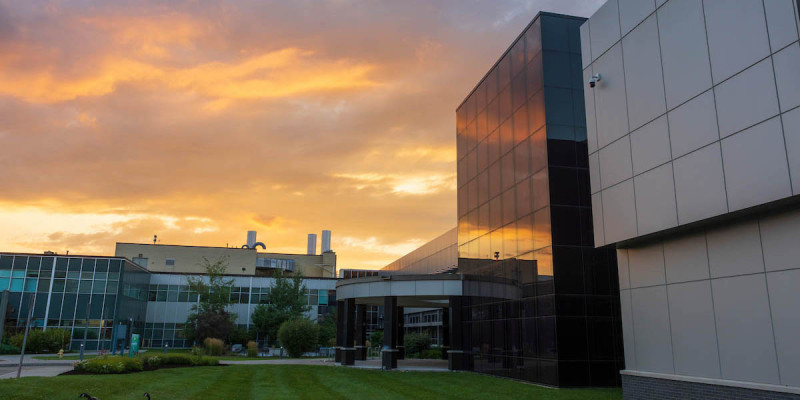 The sun sets over the Engineering and Science Building at Binghamton University's Innovative Technologies Complex.