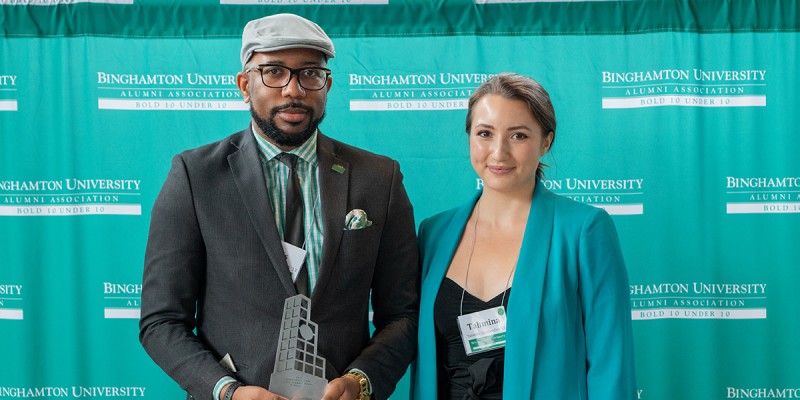 Louis R. Alerte ’10, MS ’13 receives a BOLD 10 Under 10 award from Tahmina Igamberdiev ’13, Alumni Association board member.