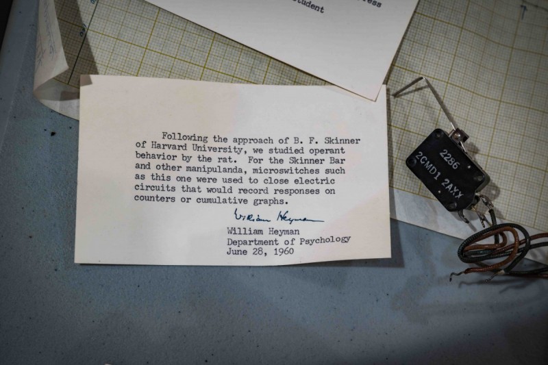 An explanation card that accompanied a Skinner box switch and experiment results found in the Science 1 time capsule.