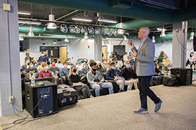 Dan Black '94, a global recruiting leader at EY, gives a networking presentation in February 2022 in an event sponsored by the Fleishman Center for Career and Professional Development.