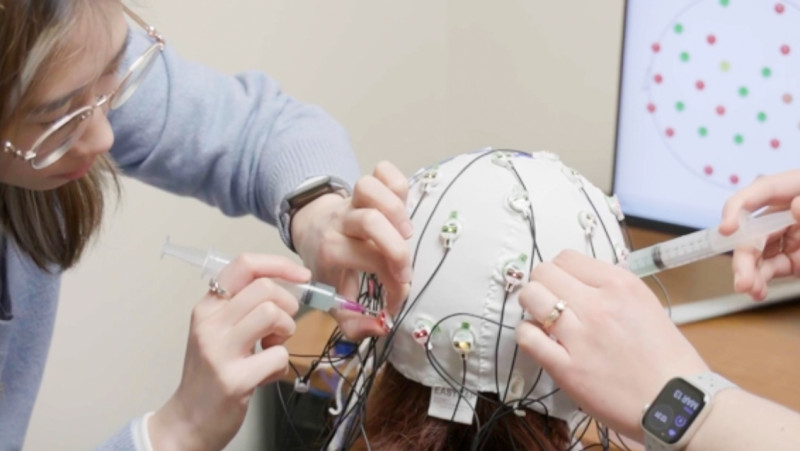 Graduate students prepare a test subject in Binghamton University’s Mood Disorders Institute, under the supervision of Psychology Professor Brandon Gibb.