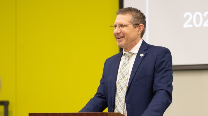 Chair and Clinical Professor of Pharmacy Practice Kenneth McCall speaks to students during a class at the School of Pharmacy and Pharmaceutical Sciences.