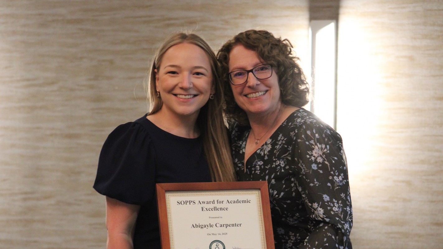 P4 student Abigayle Carpenter accepts the SOPPS Award for Academic Excellence from Associate Dean for Academic and Student Affairs Jude DeLuca.