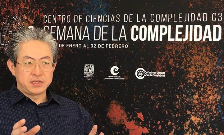 Professor Hiroki Samaya speaking with Centro de Ciencias de la Complejidad (C3).