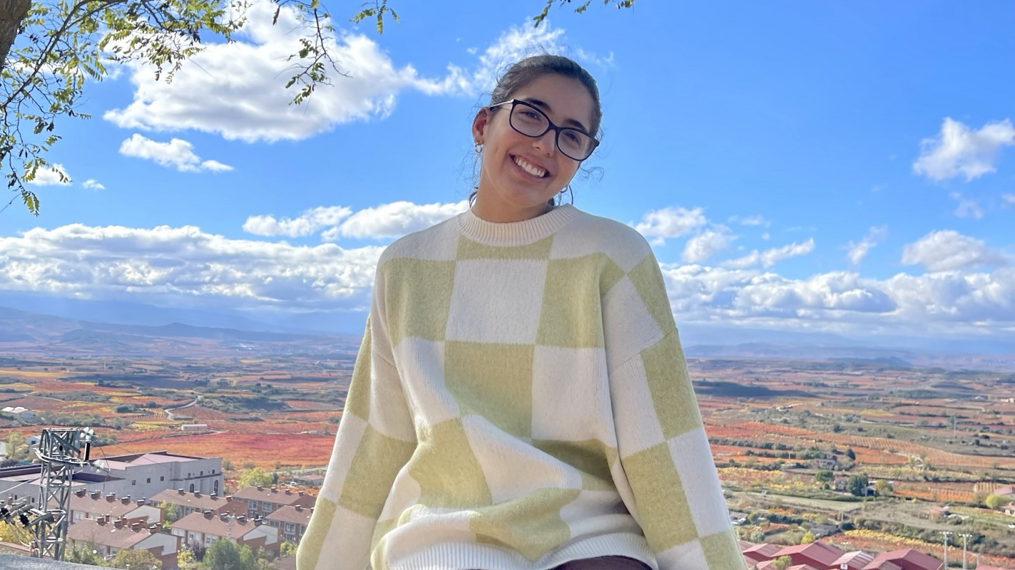 Luz Velazquez '21 in Spain